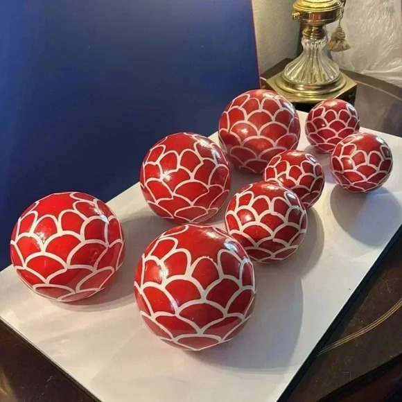 8 Decorative ceramic round balls Red & White purchased at Marshall’s - Picture 3 of 8